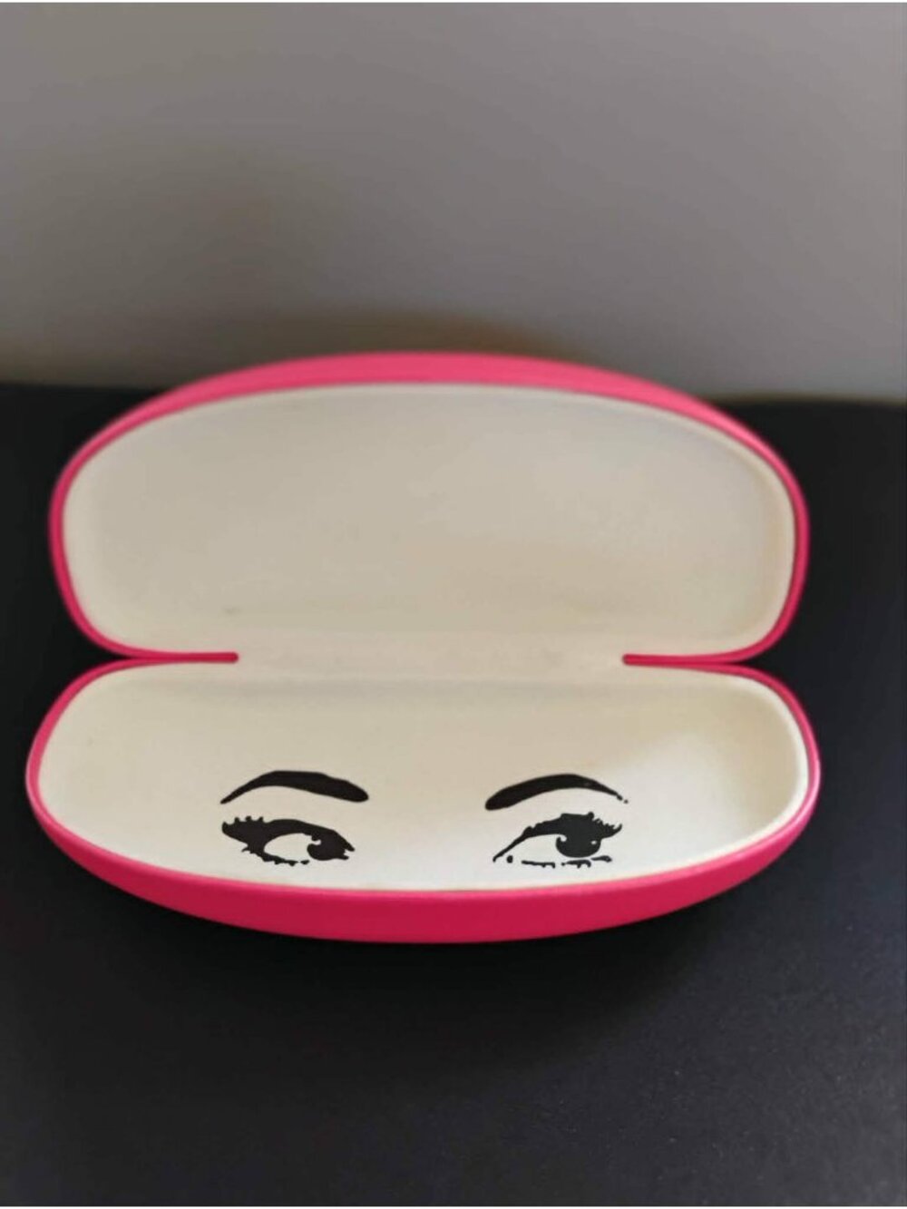 Kate Spade Bright Pink Hard Eyeglass Case - Signature Eyes Lining